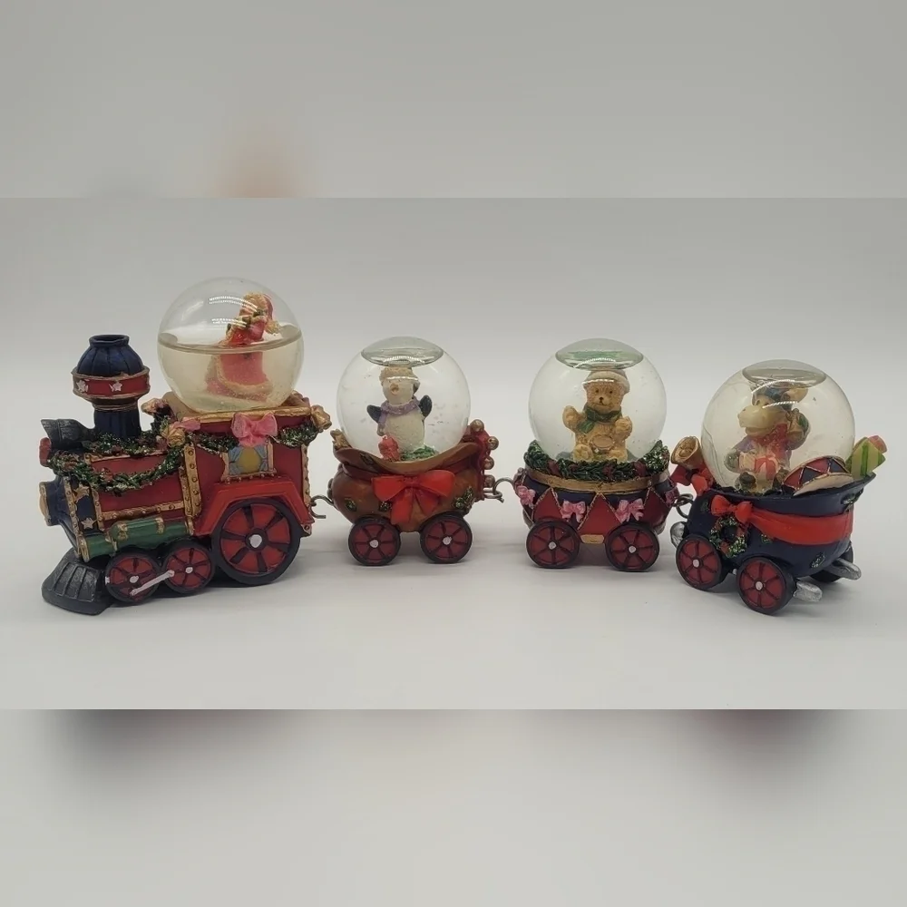 Vintage Santa & Friends Snow Globe Train Christmas Holiday Classics Collection‌